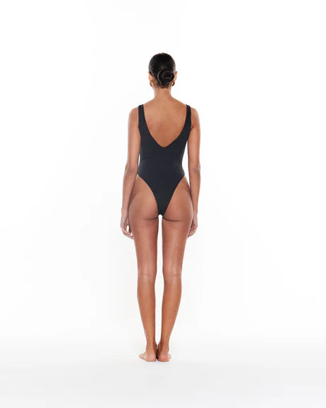 Amal One Piece | Black