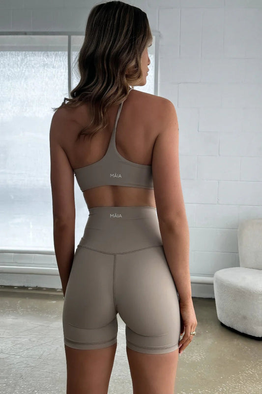 Mira Essential Short - Latte