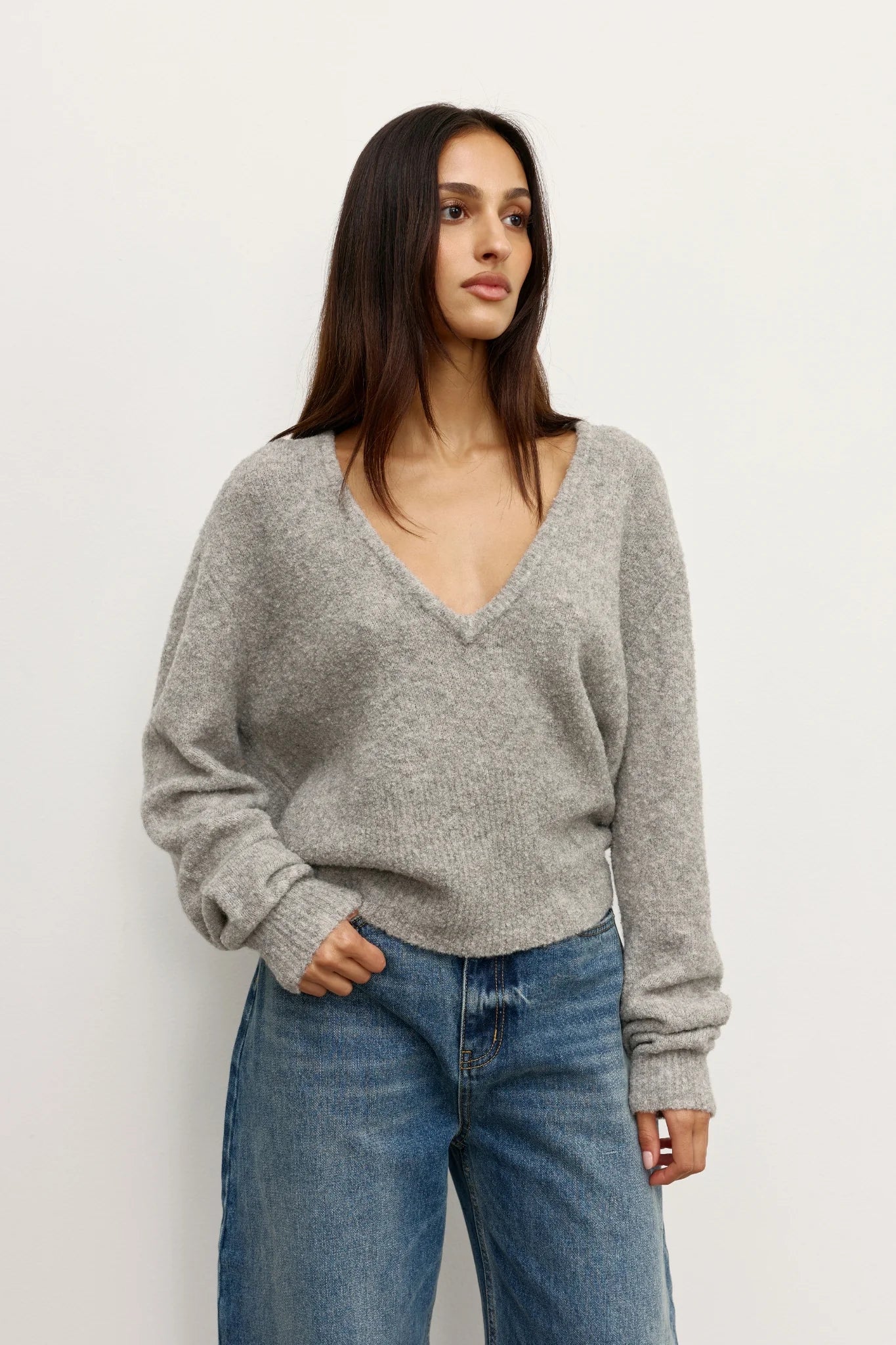 SONIA V NECK - LIGHT GREY